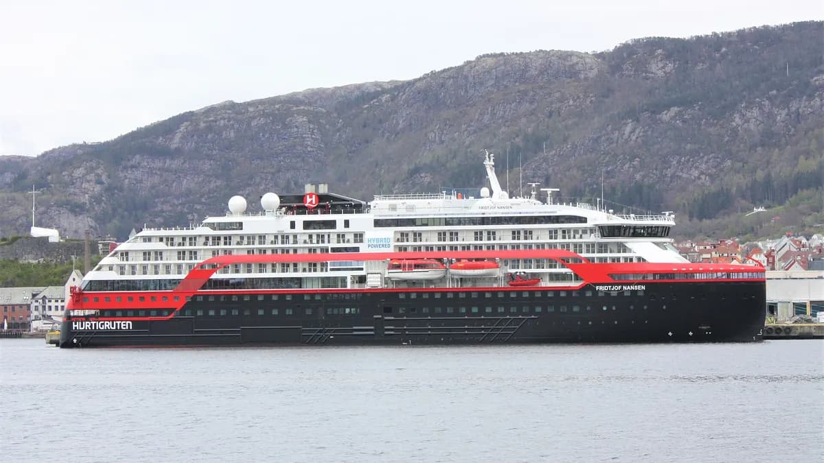 Temporada de cruceros en Puerto Natales: el MS Fridtjof Nansen abre la temporada 2026-2027 en el terminal de Skorpios