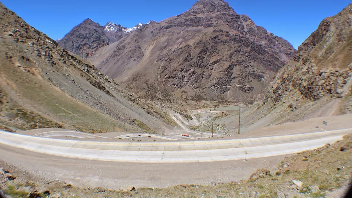 Complejo fronterizo Los Libertadores en la cordillera de los Andes