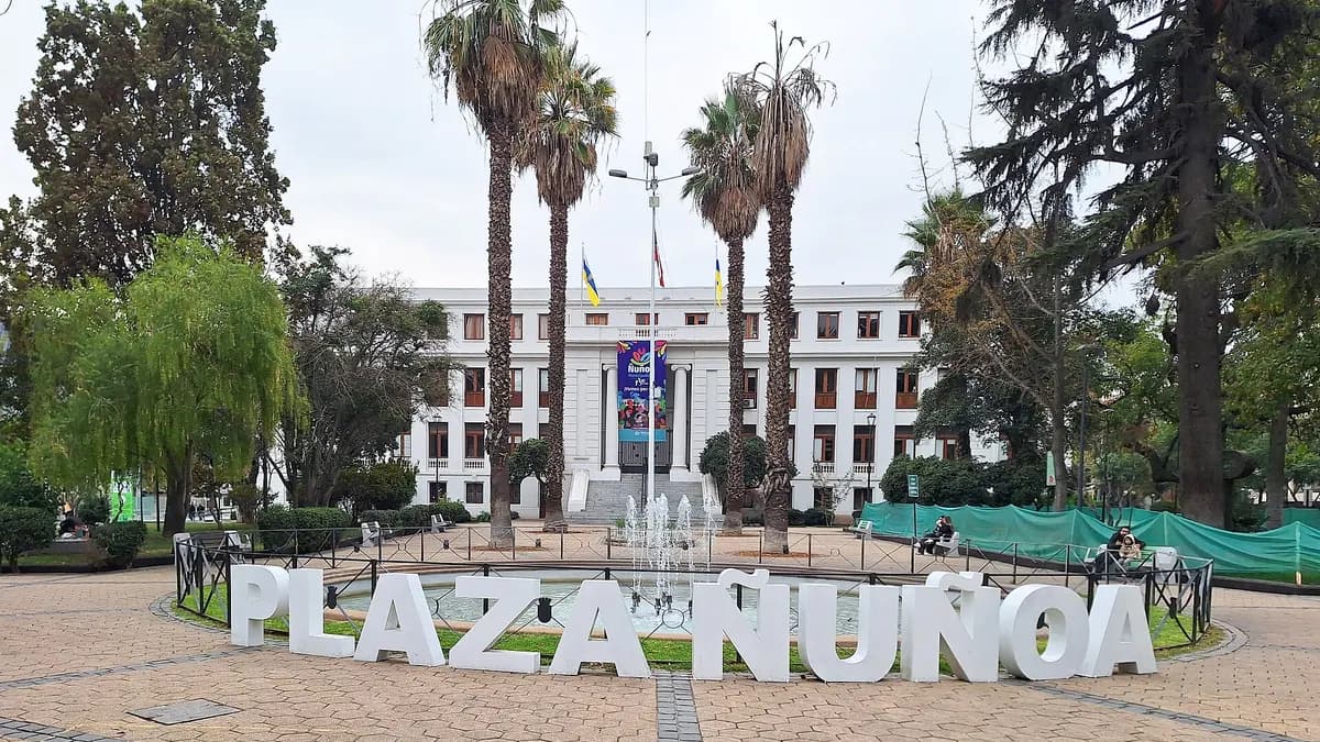 Plaza Ñuñoa sign in front of the town hall, with palm trees