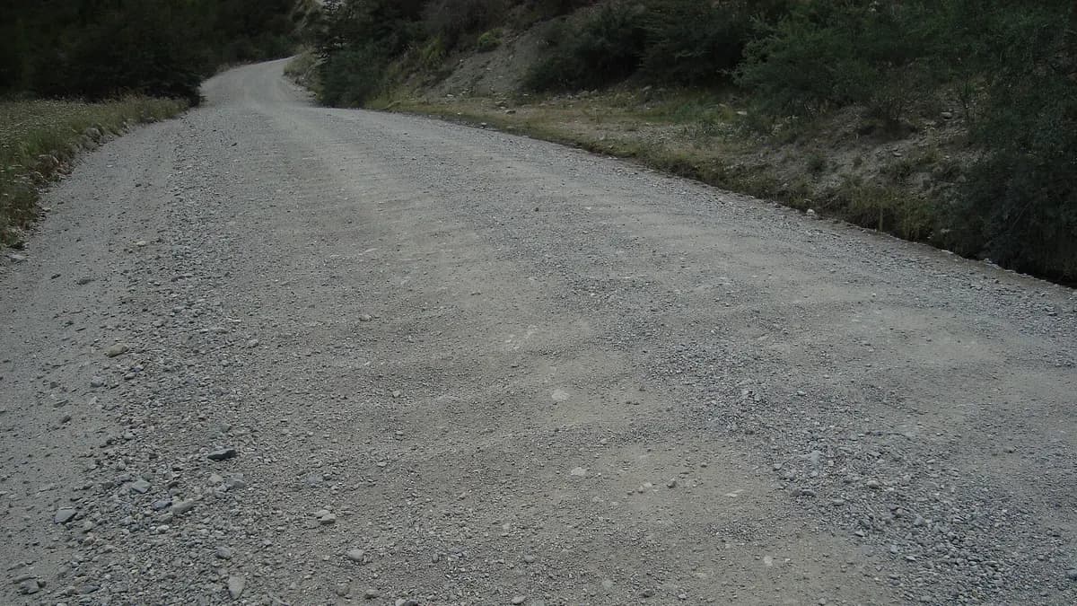 Camino de ripio de la Carretera Austral cerca de Cochrane