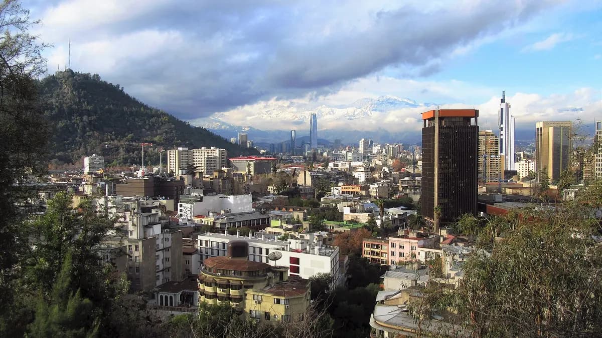 Terrazas y escaleras del cerro Santa Lucía en el centro de Santiago