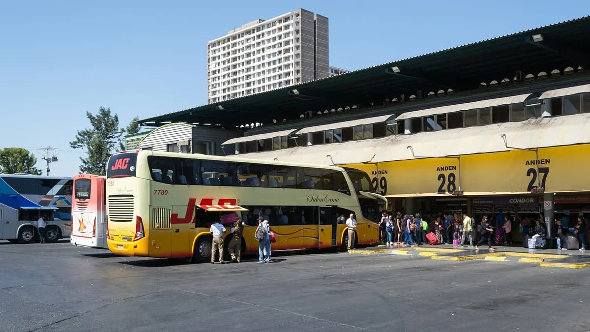 Viajar por Chile está más caro: los pasajes aéreos suben 29% y los paquetes turísticos nacionales 49,8% en un año