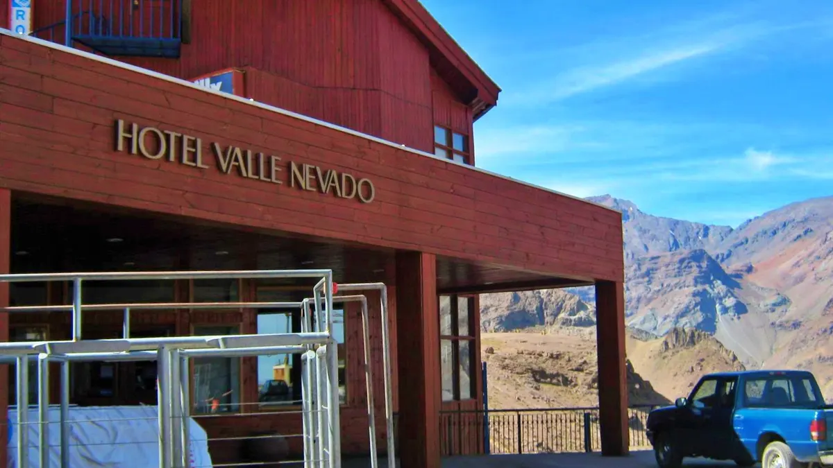 Esquiadores en las pistas de Valle Nevado